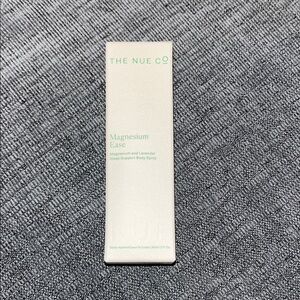 The Nue Co Magnesium Ease Spray - Cream